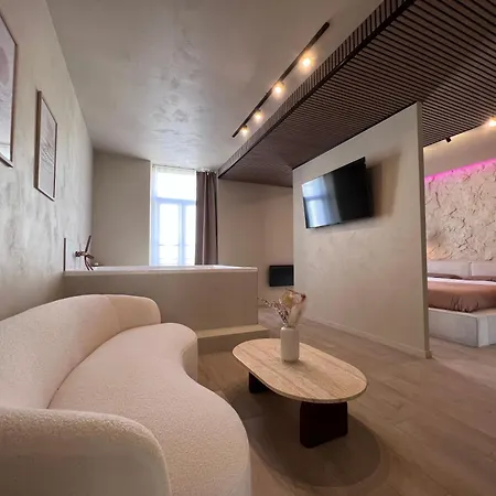 Harmony Room Suite Avec Balneo Angers Buitenkant foto